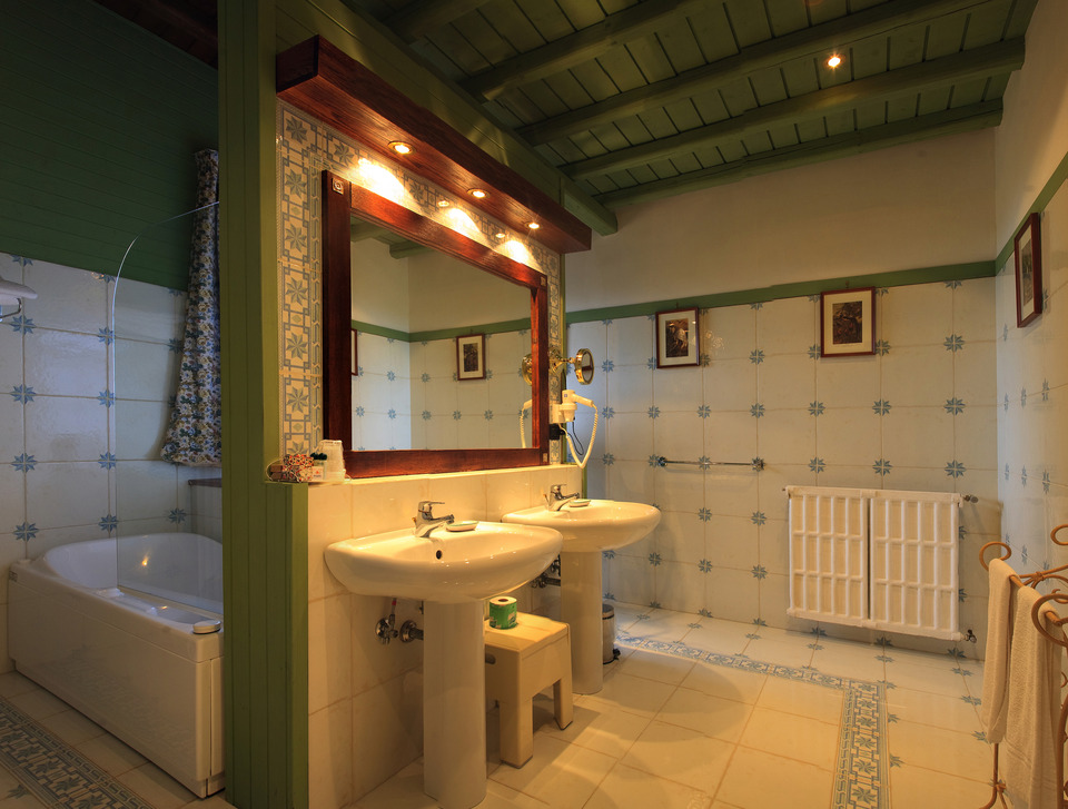 Gran Suite, bathroom with jacuzzi tub